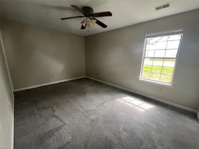 Building Photo - 4005 Rainbow Dr