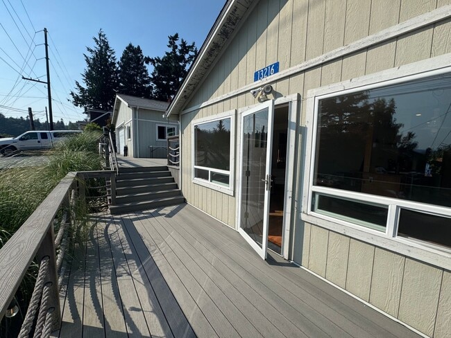 Building Photo - 3 Bed, 2 Bath in Anacortes WATER VIEW