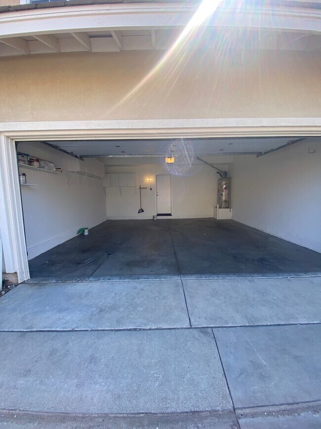 Building Photo - Anaheim HIlls 3 Bedroom
