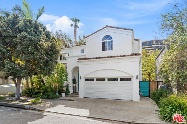 Building Photo - 736 Oxford Ave