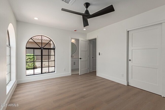 Building Photo - 8883 E Fairway Blvd