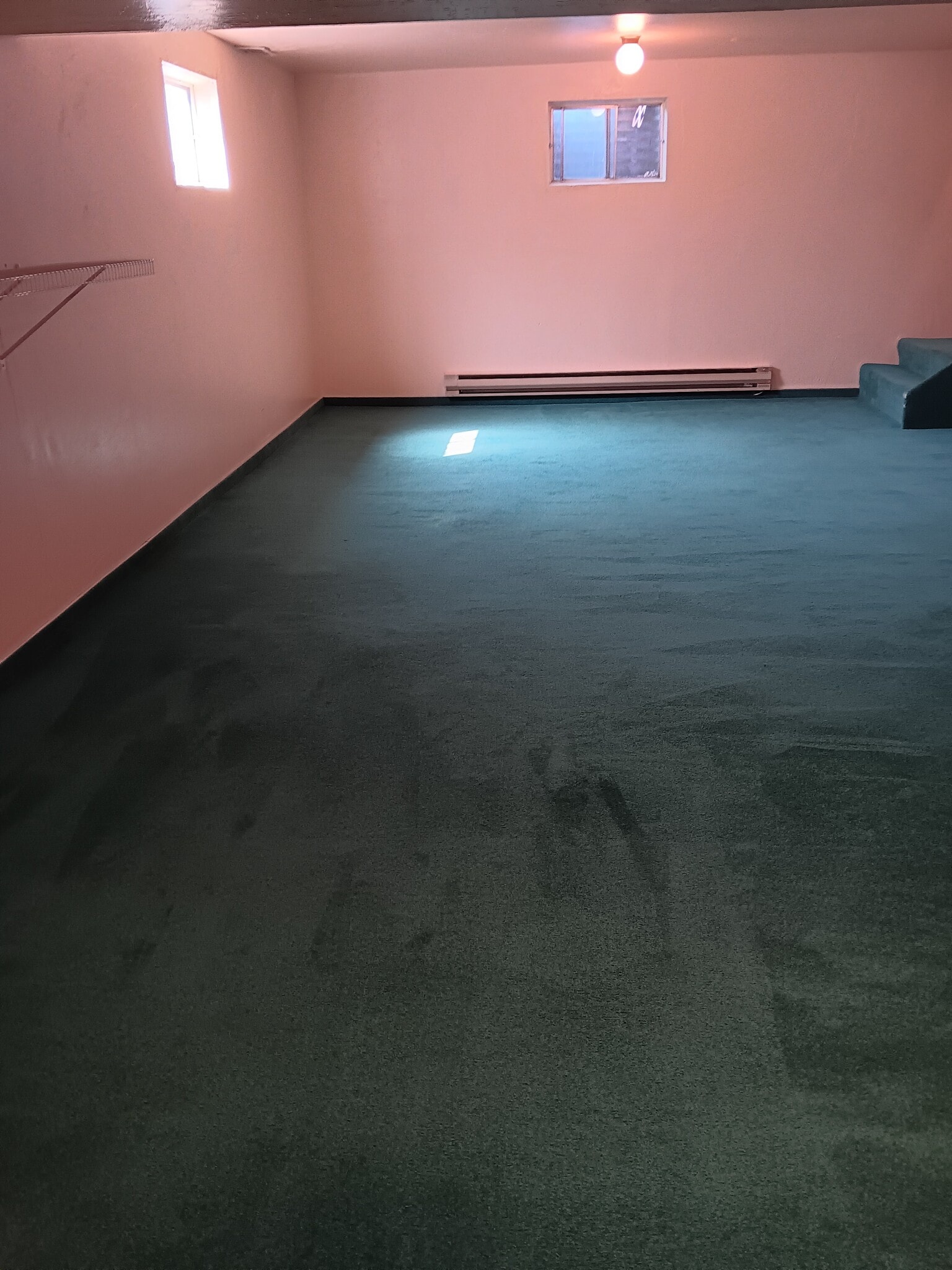 Spacious basement - 3943 Stevensville River Rd