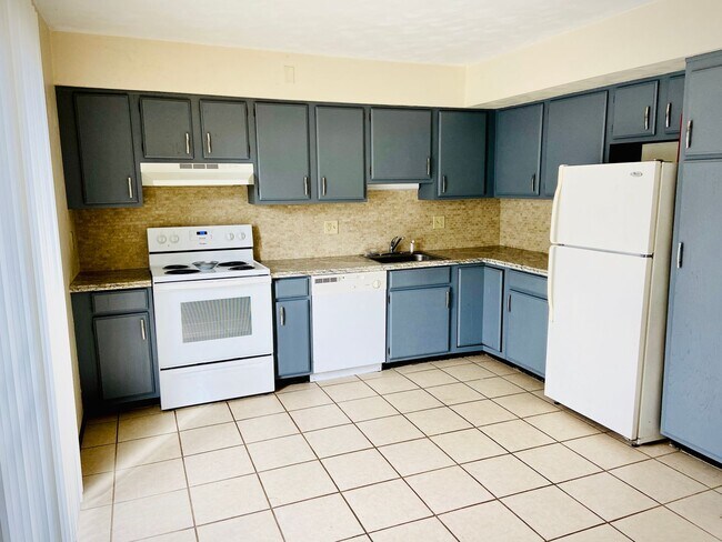 Primary Photo - 4130-4136 Canterbury Dr