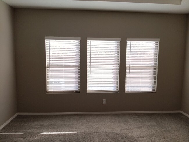 Building Photo - 3 Bedroom, 2.5 Bathroom Home! Schedule a Showing Today!