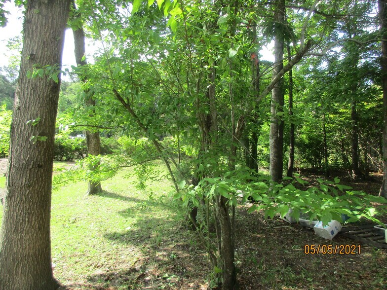 Building Photo - 633 Oakhurst Dr