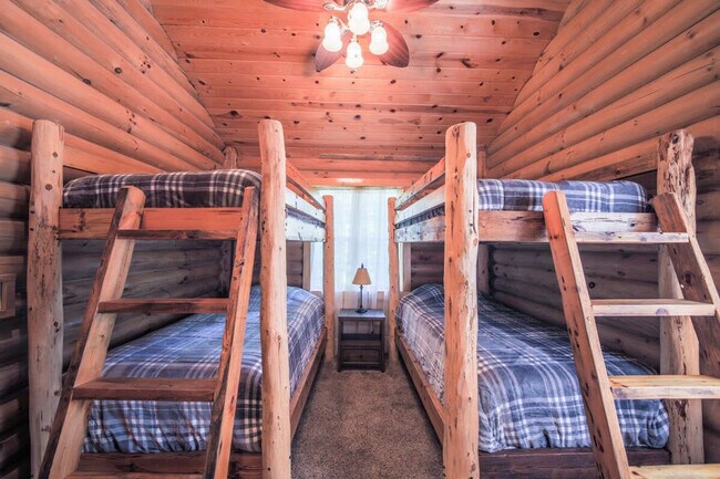 Building Photo - 195 Black Bear Dr