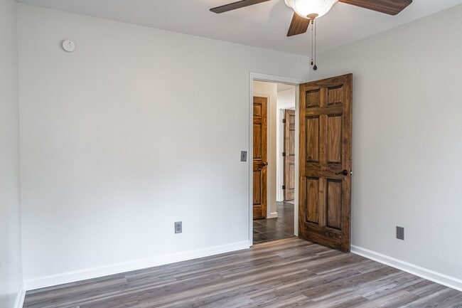 Building Photo - 980 Monticello Dr