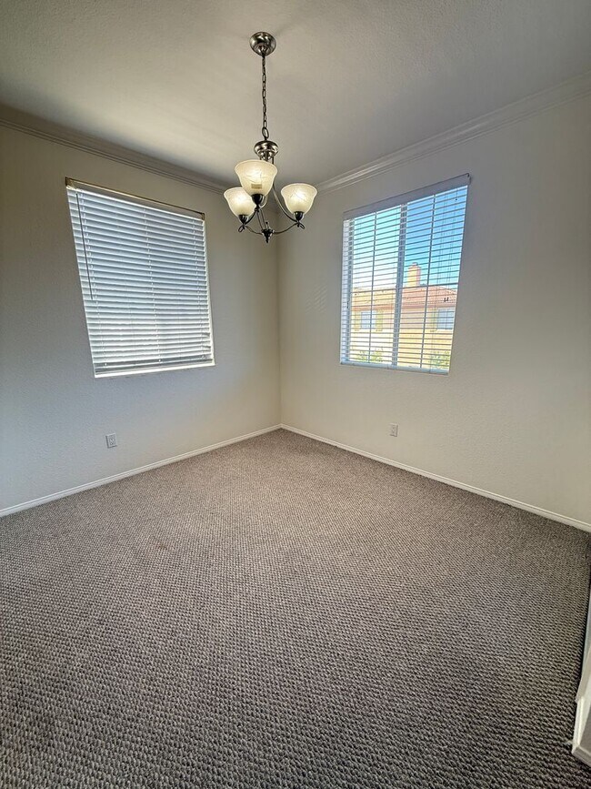 Building Photo - Great 2 bedroom unit upstairs nobody above you!