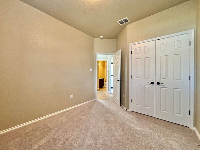 Building Photo - A beautifully maintained 3-bedroom, 2-bath oasis nestled right off 1604 and FM 1976 in Converse!