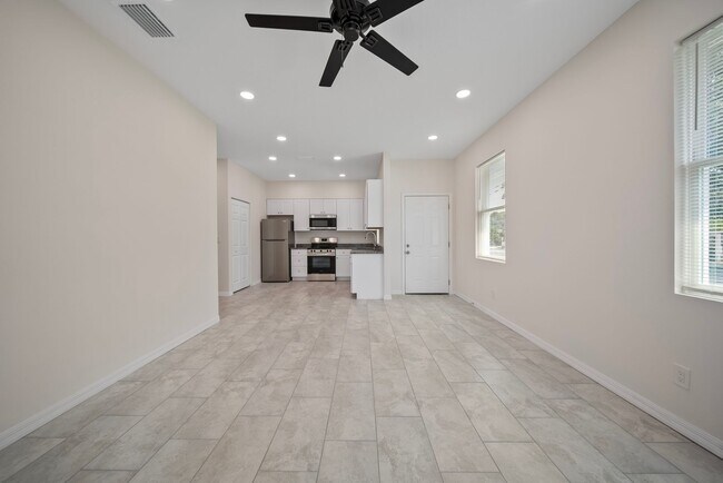 Building Photo - Brand New Home located in the heart of Tampa!