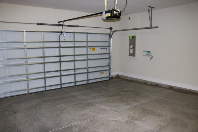 Building Photo - 827 E Watson Rd