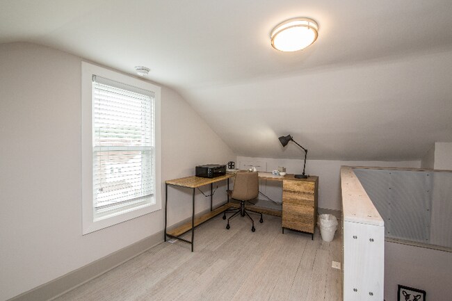 Building Photo - 146 Locarna Way