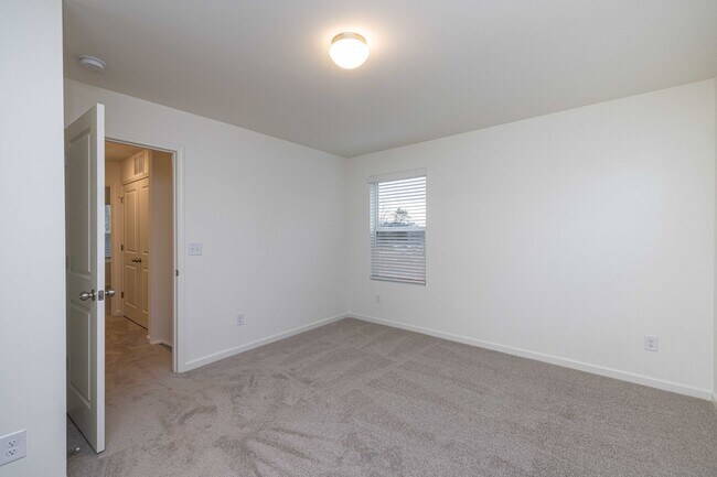 Building Photo - Beautiful 3 Bedroom Townhome Near I-85 – AVAILABLE SEPTEMBER 2026
