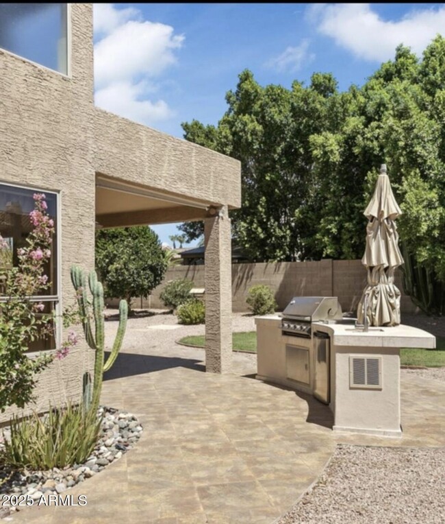 Building Photo - 5536 E Campo Bello Dr