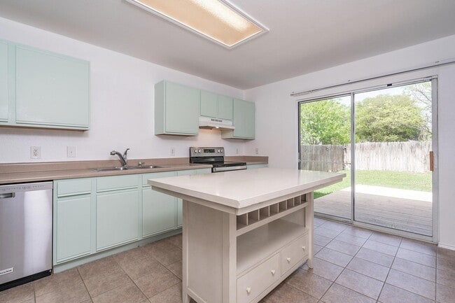 Building Photo - 1305 Water Spaniel Way