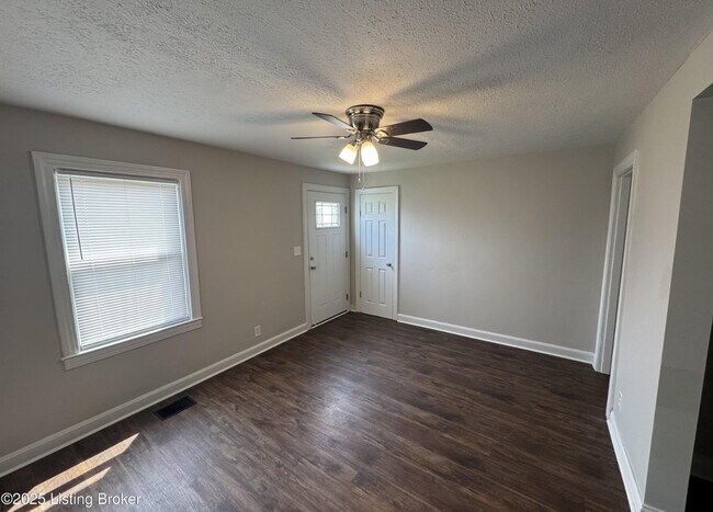 Building Photo - 1408 Wurtele Ave