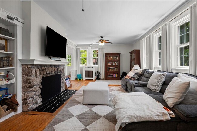 Building Photo - Rare Harbor Heights Rental | 4BR Colonial with Parking & Fenced Yard