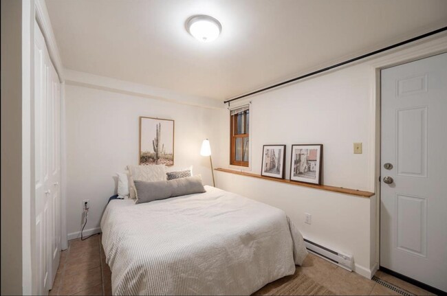 Building Photo - 284 6th St