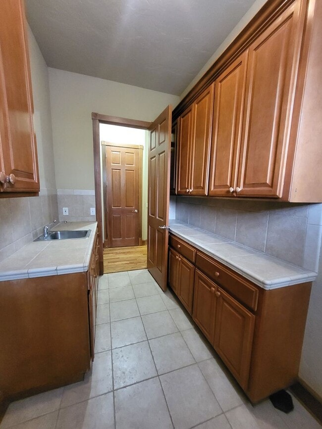Building Photo - Executive (5) Bed/(4.5) Bath + Study Avail NOW! Must-See Amenities!