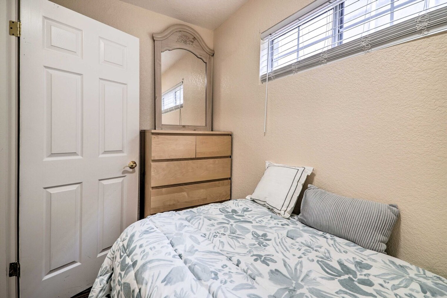 Building Photo - 9360 Mountain Blvd