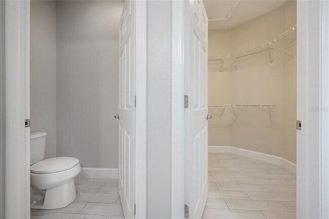 Building Photo - 7212 Paradiso Dr