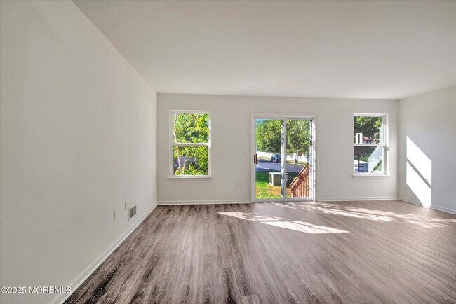 Building Photo - 1 Esplanade Way