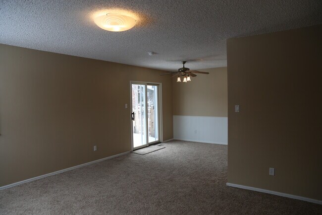 Building Photo - 4222 Monroe Dr