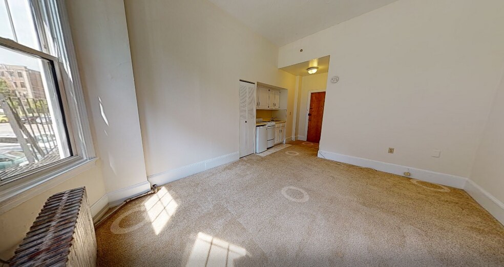 Building Photo - 1243 Beacon St