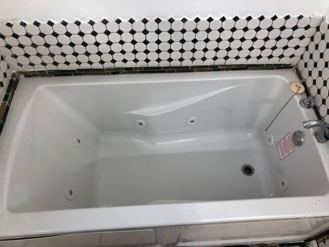 Building Photo - 5962 Oakherst Plz