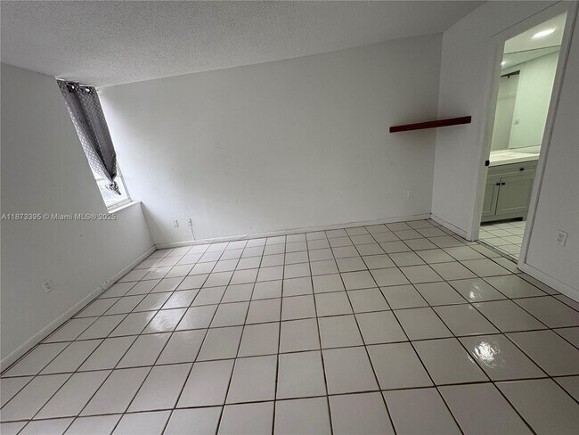 Building Photo - 1331 Lincoln Rd