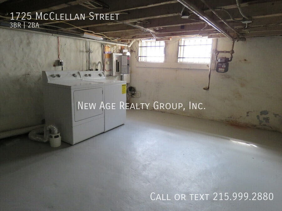 Building Photo - 1725 McClellan St