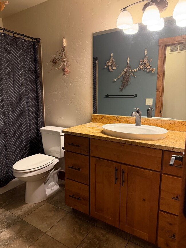 Building Photo - New Whitefish Rental - 3 Bedroom/2.5 Bath Beautiful Updated Home (Unfurnished). Available Aug 1st.
