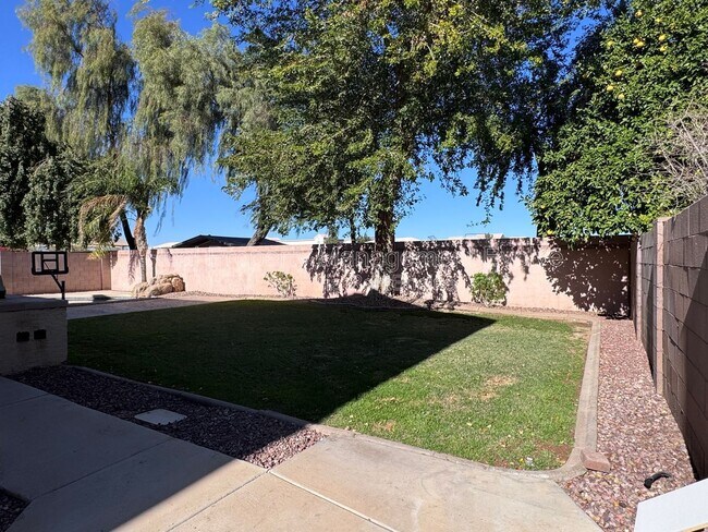 Building Photo - 10426 E Dolphin Ave