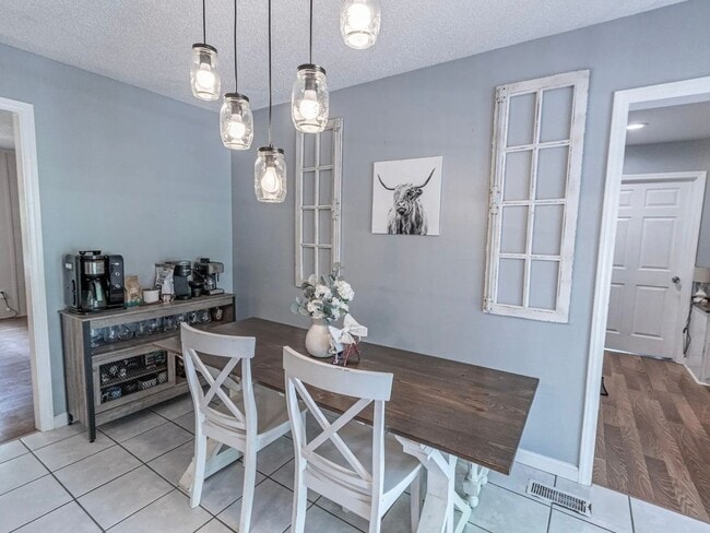 Building Photo - 379 Red Fox Rd