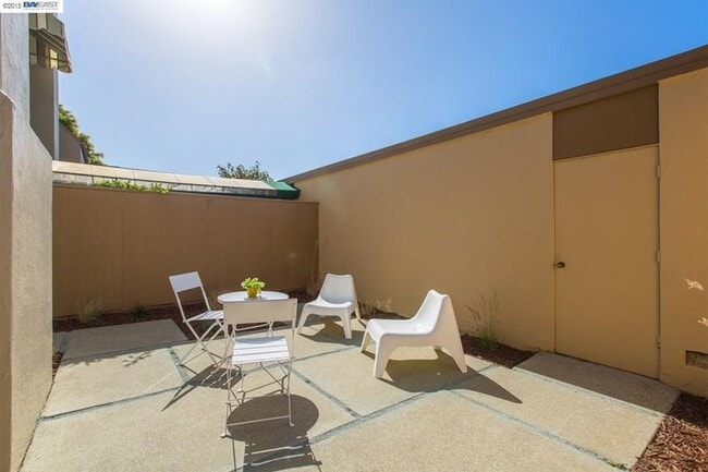 Building Photo - 1141 Verdemar Dr