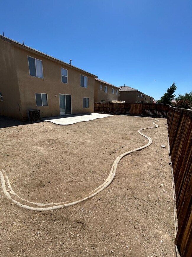 Building Photo - Victorville 3 Bedroom Home