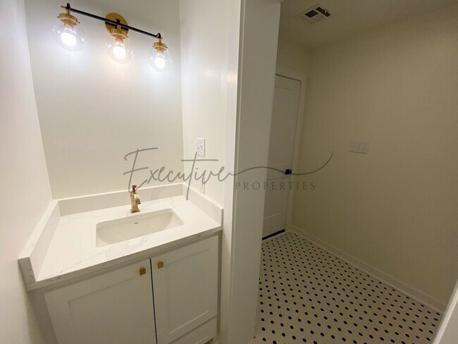 Building Photo - Spacious 4-Bedroom with Custom Finishes in...