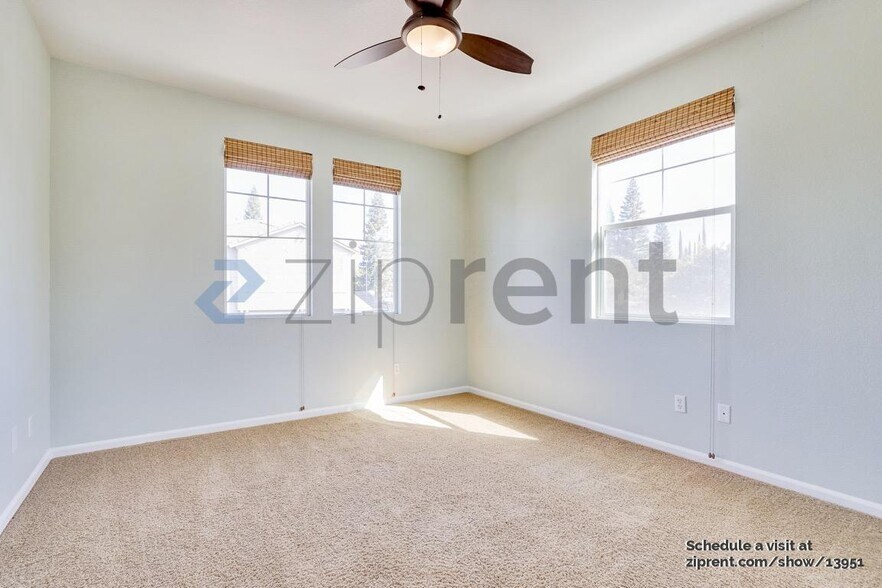 Building Photo - 704 Moore Way