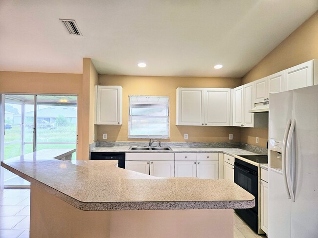 Building Photo - Move-in Ready 3 BR & 2 BA