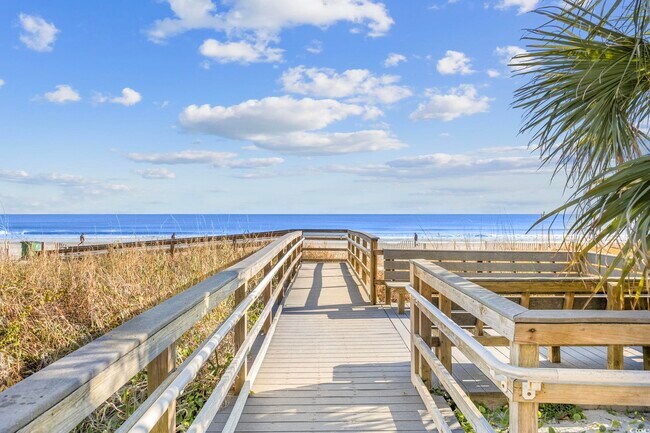 Building Photo - 202 70th Ave N