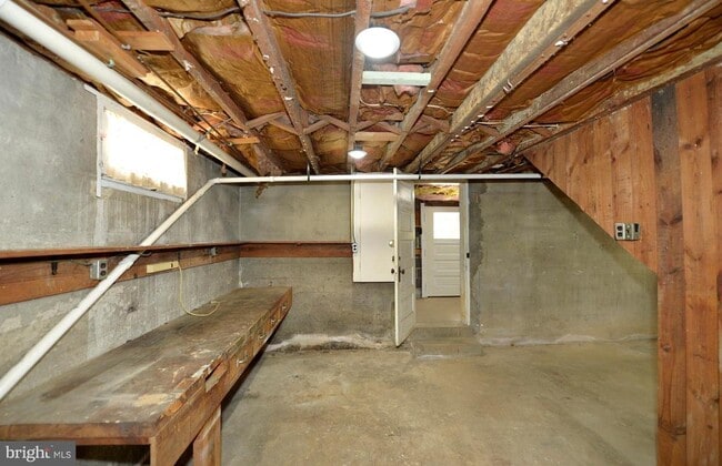 Building Photo - 31 W Whitlock Ave