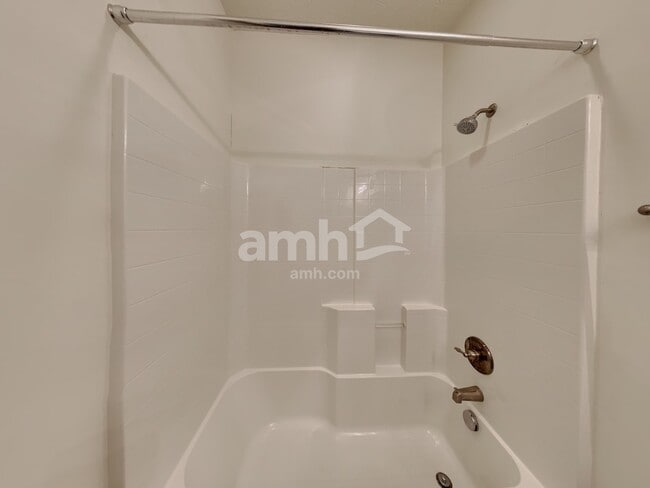 Building Photo - 929 Morning Rd