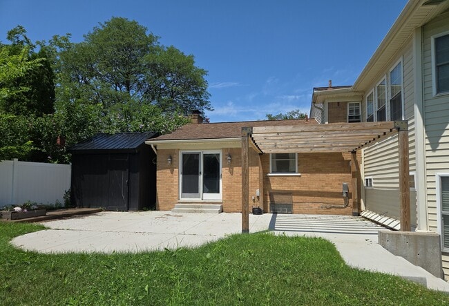 Building Photo - 635 Cumberland St