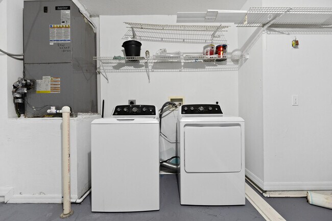 Building Photo - 2110 SW Trenton Ln