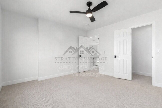 Building Photo - 1005 E Stirrup Ln
