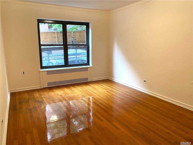 Building Photo - 68-38 Yellowstone Blvd