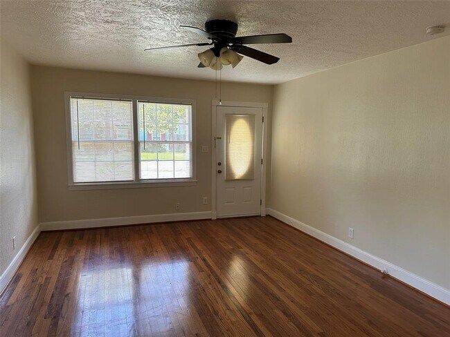 Building Photo - 1016 S Booth Ln