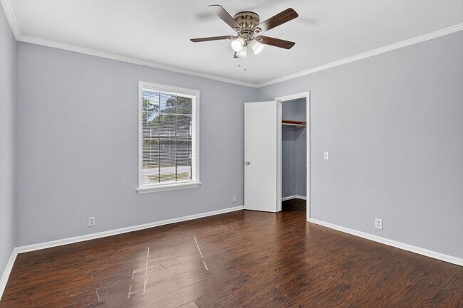 Building Photo - Beautiful 3/2 Available in the Heart of Boynton