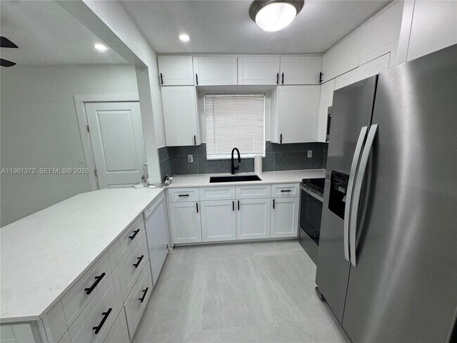 Building Photo - 10245 SW 37th Terrace