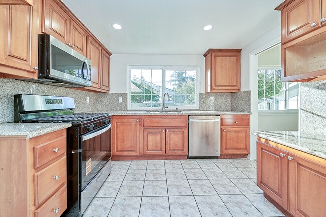 Building Photo - 15507 Caulfield Ave